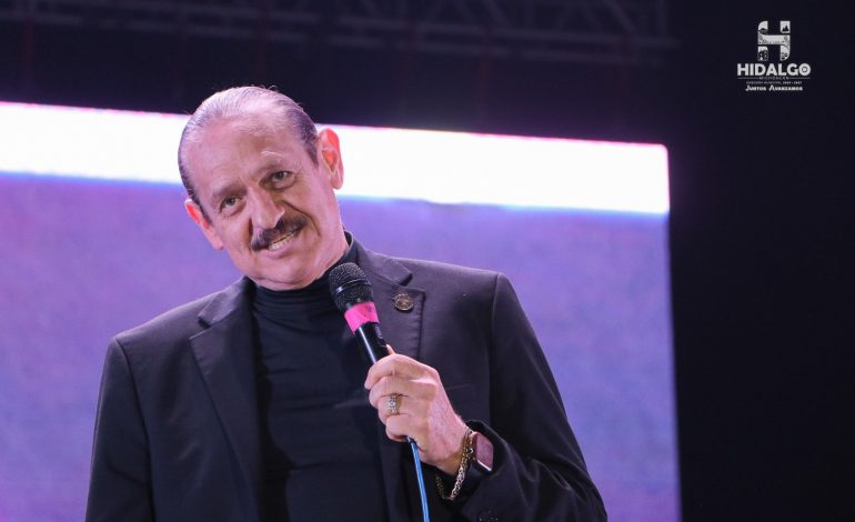 Teo González, hizo pasar una noche llena de risas y carcajadas al público que abarrotó el Foro de Espectáculos de la Feria Regional de Todos los Santos