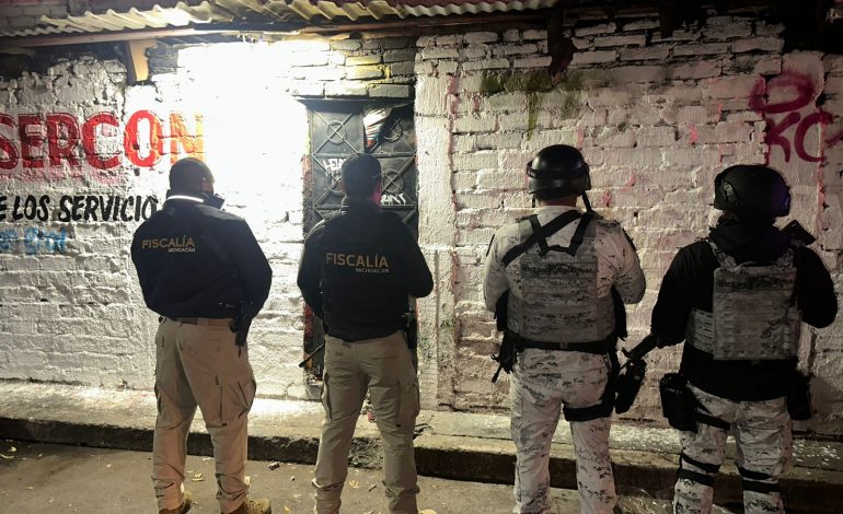 Fiscalía General ejecuta cateo en la colonia Ventura Puente y asegura 475 dosis de narcótico; hay un detenido