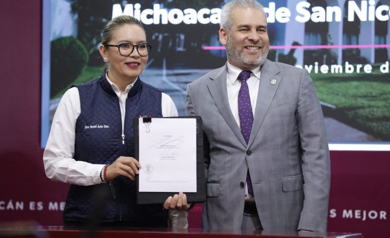 Firma Bedolla iniciativa de reforma constitucional para la UMSNH