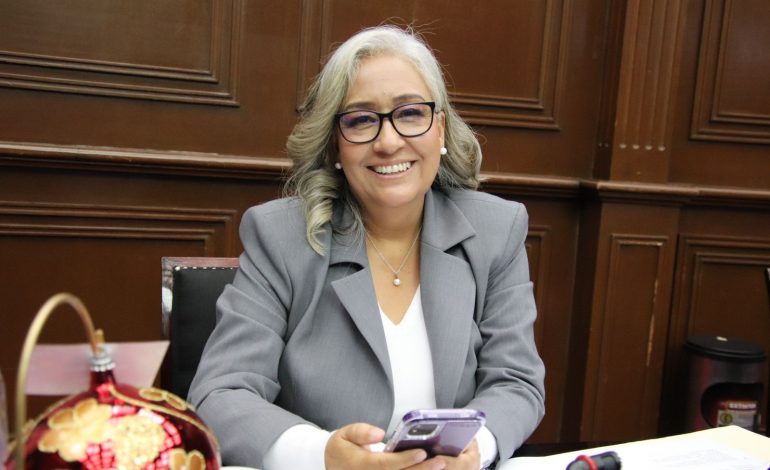 Emma Rivera celebra la aprobación de la reforma que garantiza la autonomía y estabilidad financiera de la UMSNH