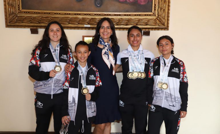 Destaca contingente educativo en desfile por el aniversario de la Revolución Mexicana