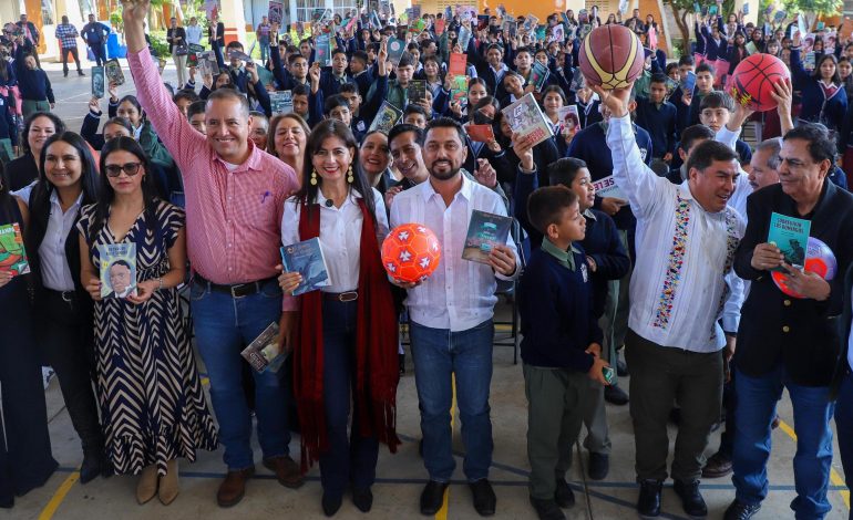 Entrega SEE más de 204 mil tenis en tiempo récord