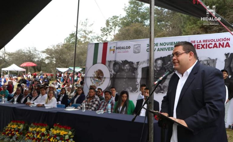 ​El Secretario del Ayuntamiento, Juan Pablo Herrera, asistió al acto conmemorativo del CXIV Aniversario de la Revolución Mexicana en Pucuato.