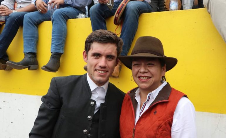 Triunfa Guillermo Hermoso de Mendoza: Cuatro Orejas y un Público Embelesado en la Corrida de Toros de la Feria Regional de Todos los Santos 2024.