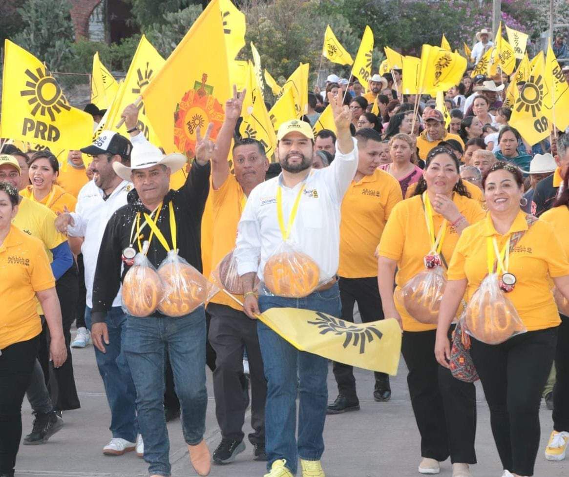 Octavio Ocampo anuncia el nacimiento del PRD Michoacán.