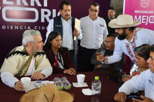 Bedolla realiza audiencia pública en Cherán Atzicuirín; comunidad en autogobierno