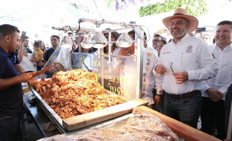 Visita Bedolla la 11 Feria Michoacana de las Carnitas