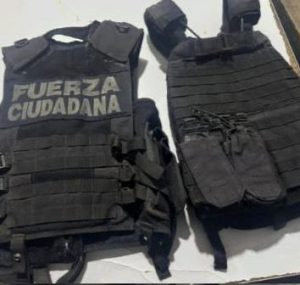 Detienen a hombre con armas y chalecos balísticos en Queréndaro.