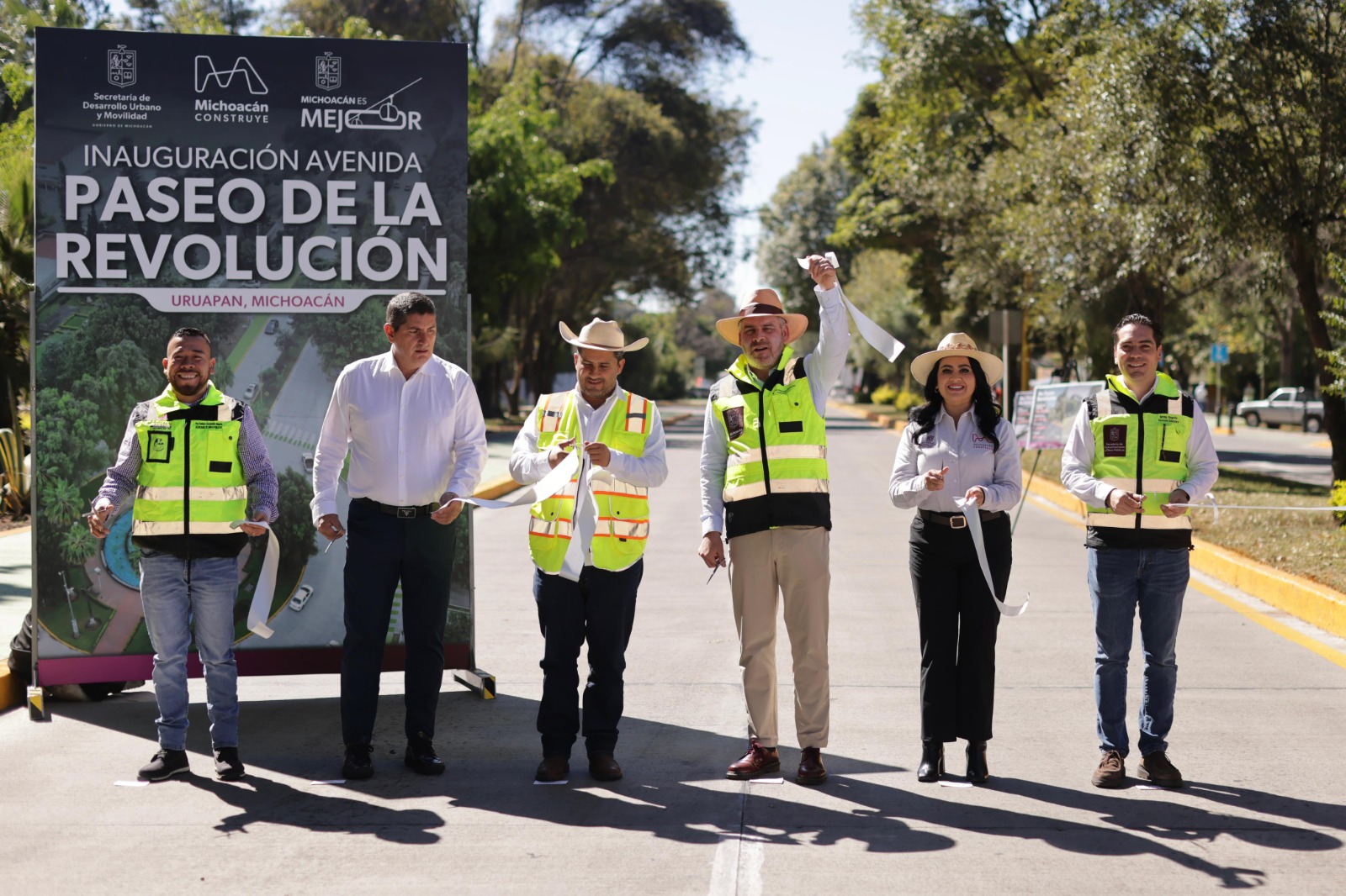 Inaugura Bedolla rehabilitación de avenida Paseo de la Revolución en Uruapan.