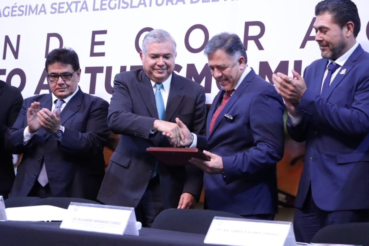 Congreso del Estado entrega condecoración “Mérito al Turismo Michoacano”.