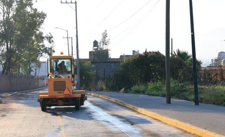 Gobierno de Alfonso Martínez entrega nueva calle con pavimentación integral al poniente