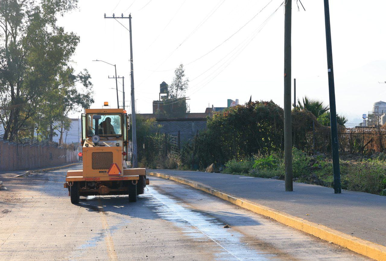 Gobierno de Alfonso Martínez entrega nueva calle con pavimentación integral al poniente