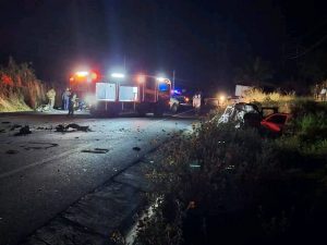 Seis muertos y dos lesionados tras el choque de frente entre vehículos.