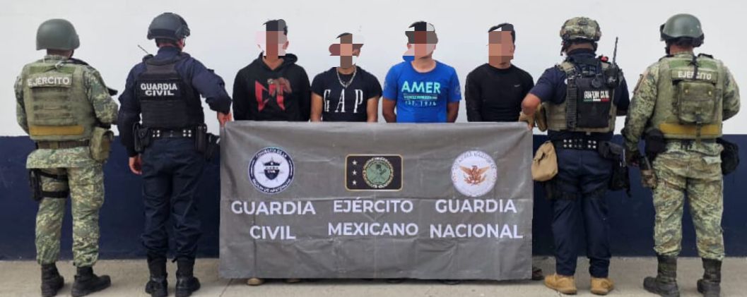 En Apatzingán, SSP detiene 7 personas en posesión de fusiles y equipo táctico