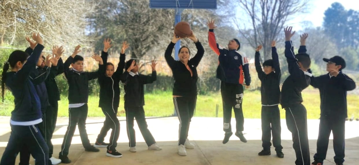 Maestra galardonada transforma vidas desde el corazón: SEE