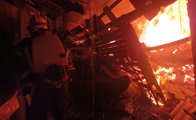 Incendio destruye vivienda sin dejar víctimas en  Zitácuaro
