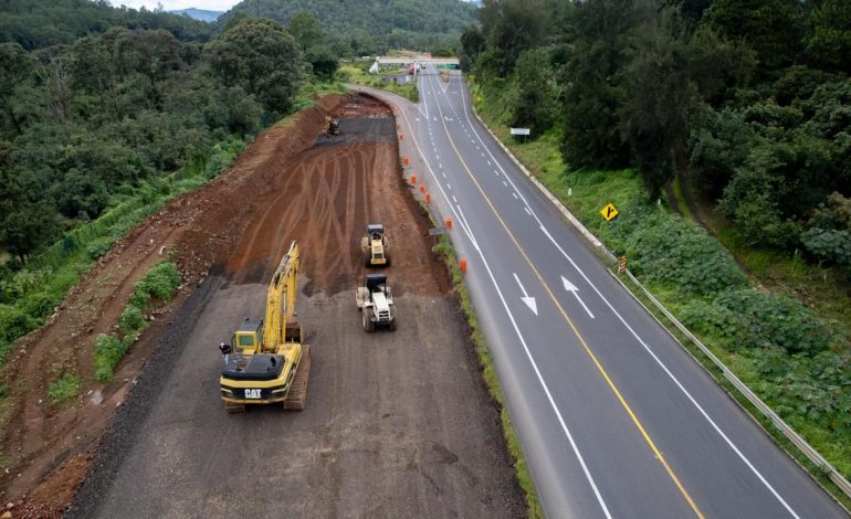 Michoacán construye 3 autopistas con apoyo del Gobierno federal