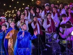 El Coro Monumental Navideño llenó de música y alegría los jardines de Ceconexpo