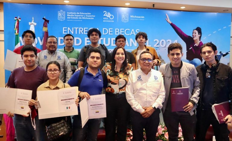 En 2024, casi mil estudiantes de prepa y universidad beneficiados con becas del Iemsysem