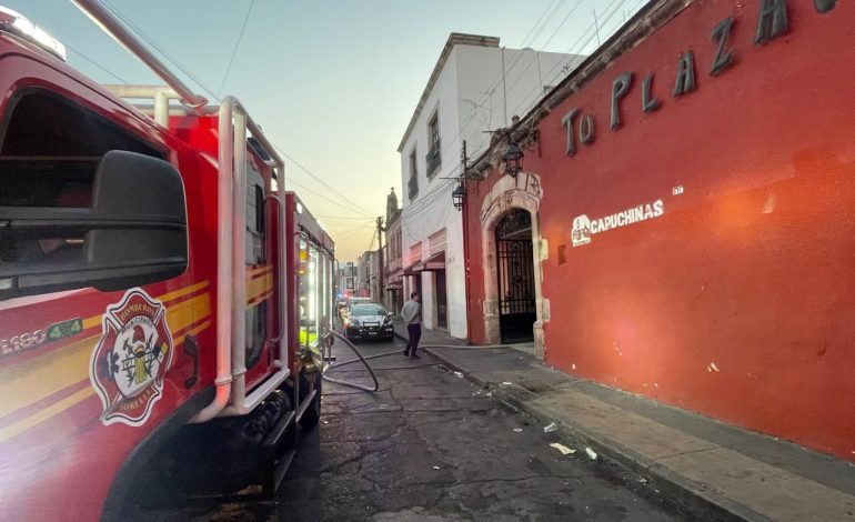 Atienden Bomberos municipales y Policía Morelia incendio en local