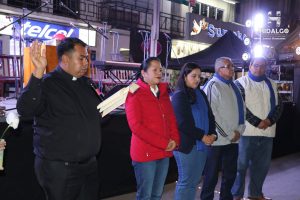 ​Jeovana Mariela Alcántar Baca, realizó el encendido del monumental Árbol Navideño en el Jardín Principal