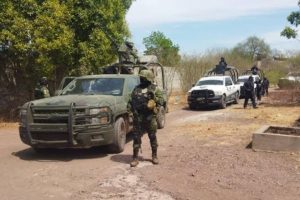 Tres presuntos criminales abatidos en enfrentamiento con autoridades en Buenavista Tomatlán.