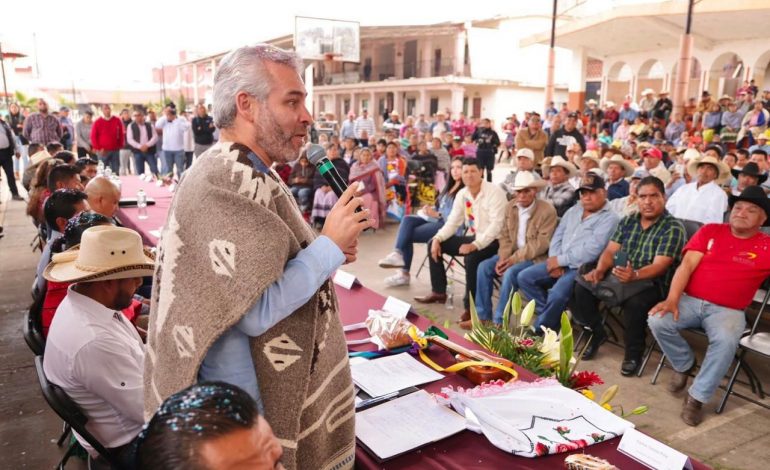 Con reforma se reconocen faenas en comunidades indígenas: Bedolla