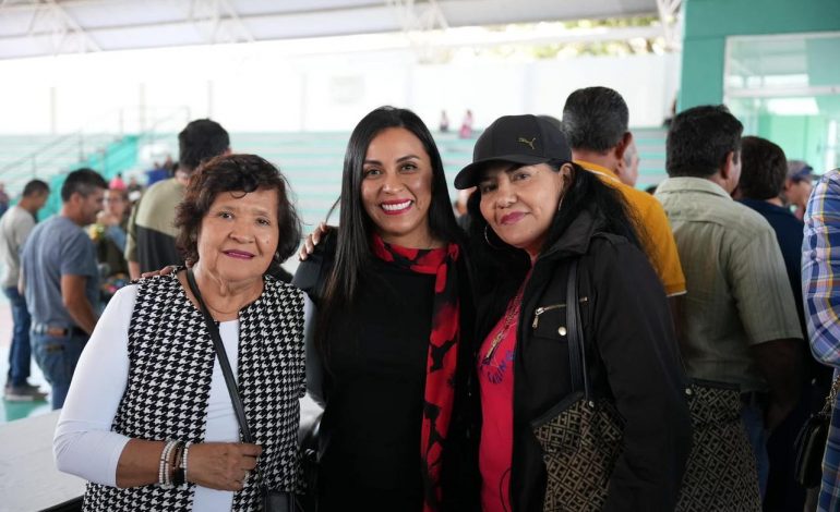 Atiende Mary Carmen Bernal diversos sectores sociales