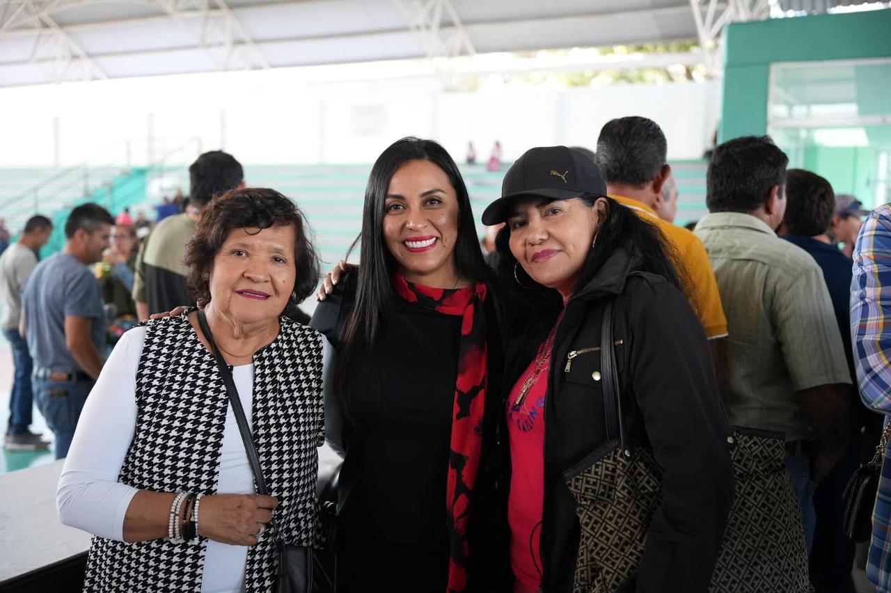 Atiende Mary Carmen Bernal diversos sectores sociales