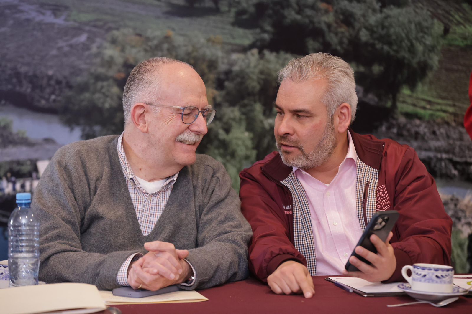 Bedolla y Sader impulsan el desarrollo sostenible del lago de Pátzcuaro.