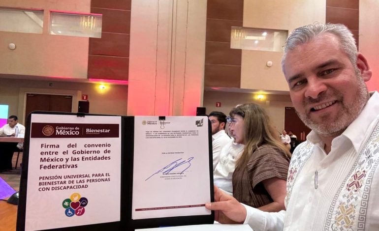 Firma Bedolla convenio para la Universalidad de la Pensión para el Bienestar de Personas con Discapacidad.
