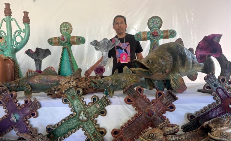 Con cientos de artesanos inicia en Zamora el Tianguis de Occidente.