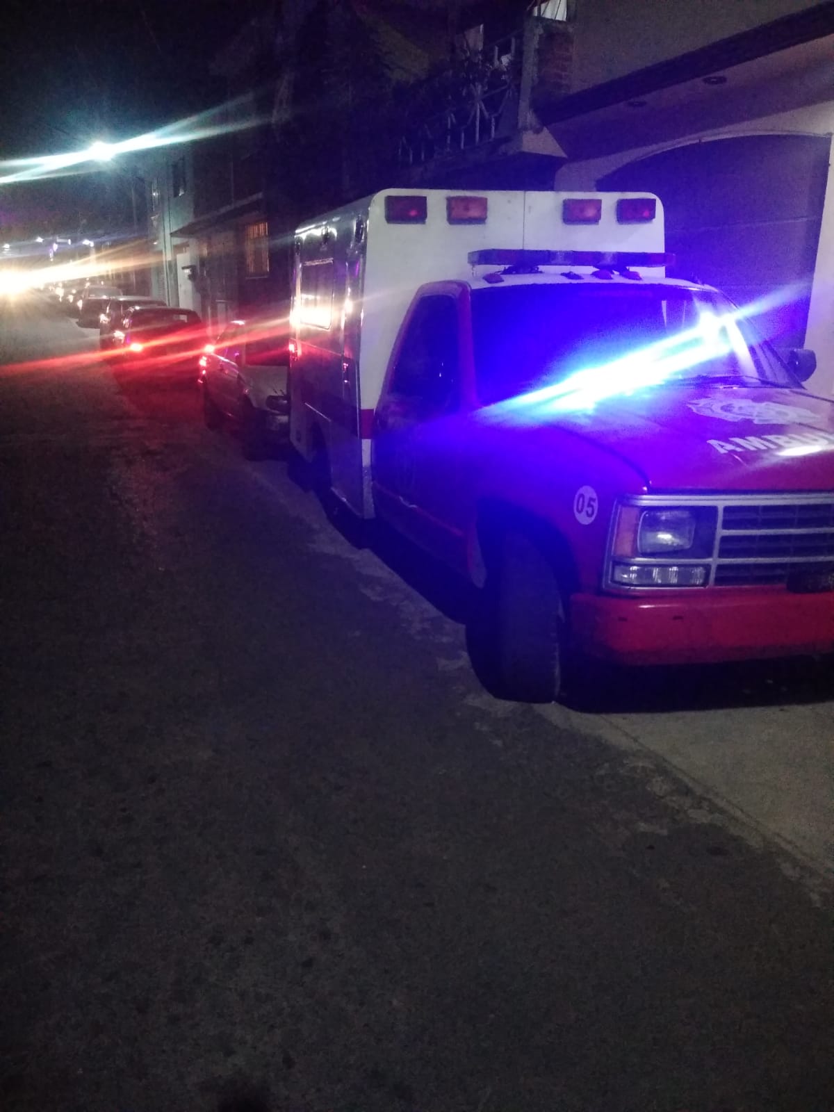 Motociclista resulta lesionado tras aparatoso derrape en Zitácuaro.