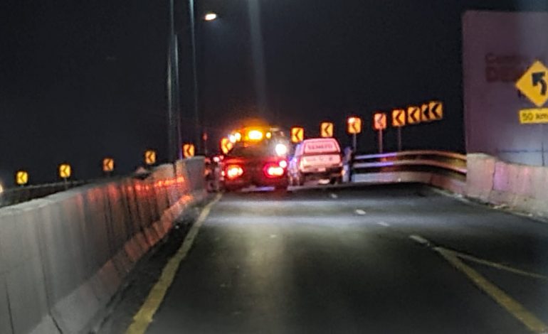 Motociclista pierde la vida tras aparatoso accidente en Periférico; no portaba casco.