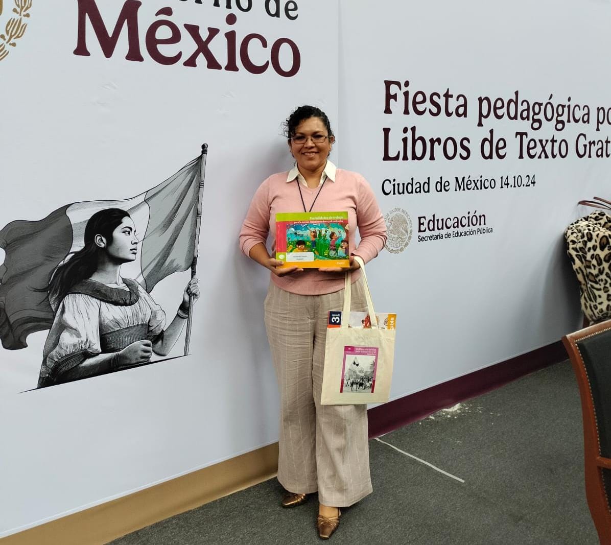 Maestra impulsa la inclusión; enseña lengua de señas en preescolar.