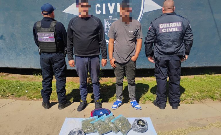 Detiene SSP a 2 personas con cerca de 3 kilos de mariguana