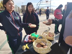 Estudiantes del Cecytem preservan tradiciones purépechas