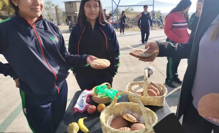 Estudiantes del Cecytem preservan tradiciones purépechas