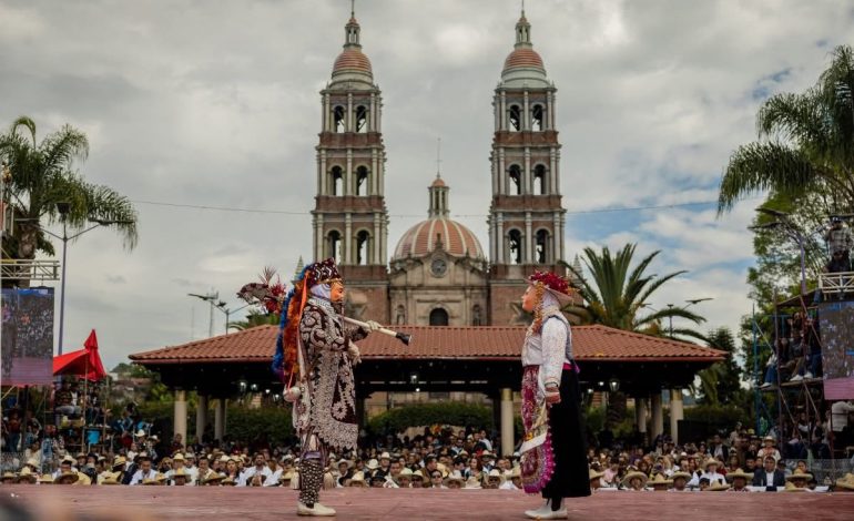 Danza de los kúrpites maravilla a turistas en Nuevo San Juan Parangaricutiro