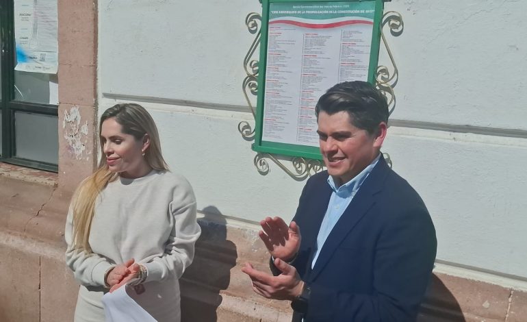 TOÑO IXTLAHUAC ENCABEZA PEGA DEL BANDO DE LA FERIA EXPO MONARCA 2025