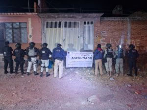 En un cateo realizado en La Piedad, FGE aseguró tres vehículos con reporte de robo y alteraciones en sus medios, además de incautar narcótico