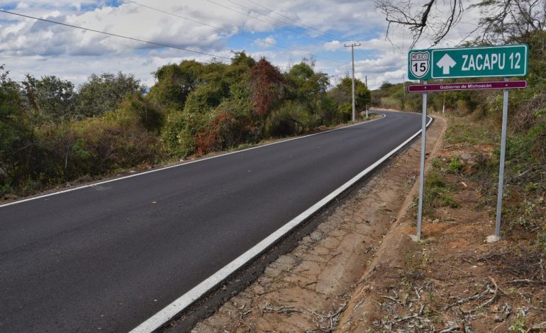 Supervisa SCOP rehabilitación de camino Erongarícuaro – La Zarzamora – Franco Reyes