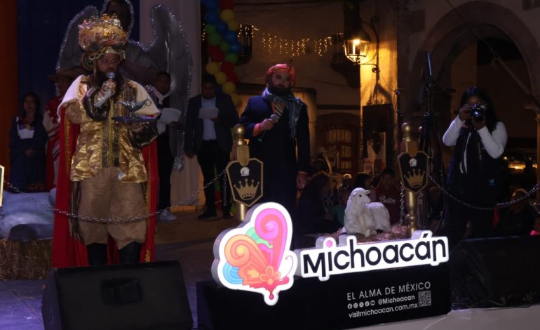 Pátzcuaro se llenó de magia con la cabalgata de los Reyes Magos