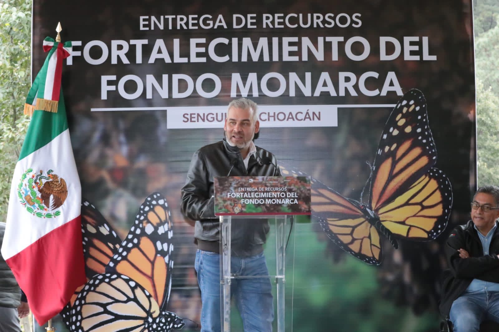 Con Fondo Monarca aumentó pago de servicios ambientales para cuidar la mariposa: Bedolla.
