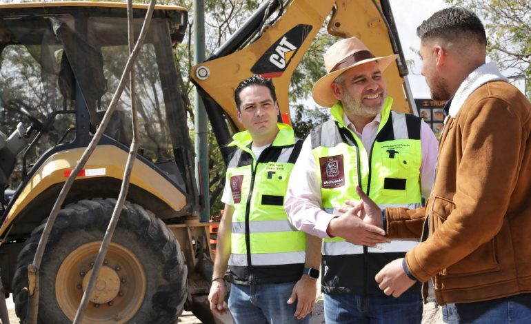 Arranca Bedolla construcción del distribuidor vial del Mercado de Abastos.