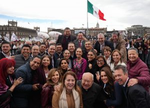 Promete Sheinbaum hospitales, autopistas, mejoras al Puerto LZC y planta de leche para Michoacán.