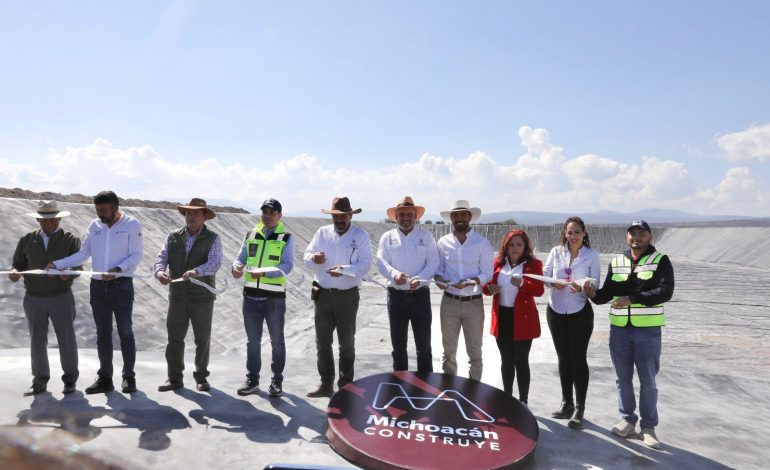 En beneficio de 6 municipios, inaugura Bedolla relleno sanitario en Sahuayo.