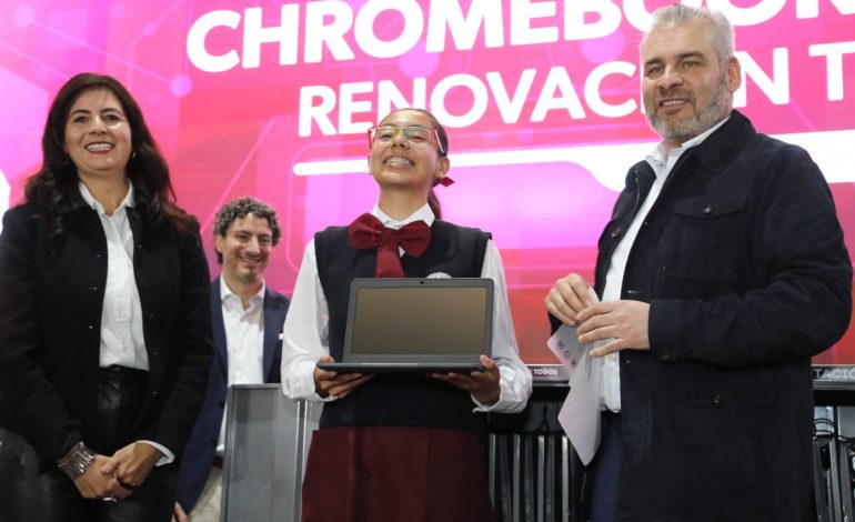 Entrega Bedolla 6 mil chromebooks en beneficio de 80 mil alumnos.