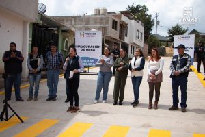 ​Jeovana Alcántar, inauguró la pavimentación de la calle sin nombre a un costado de la iglesia de la Tenencia de Puente de Tierra.