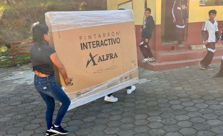 Invierte SCOP más de 2 mdp en equipamiento escolar